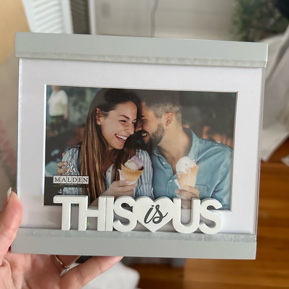 🌸 NWT This is Us frame